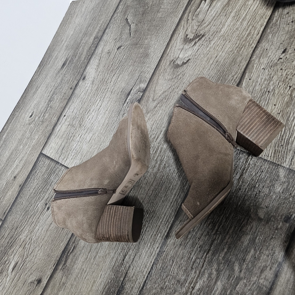 Sole Society Tan Neutral‎ Faux Suede Heeled Booties Minimalist Chic Casual Fall - Picture 6 of 7